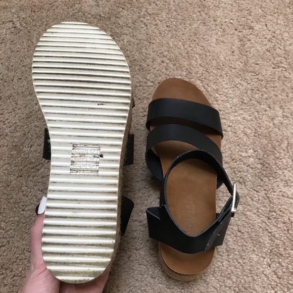 Platform sandals - Picture 2 of 3